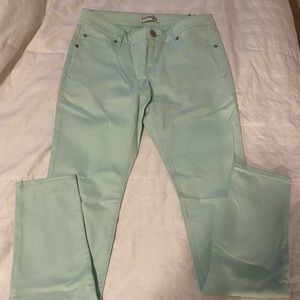 Express. Jean stretch Capri. Size 4. Mint color